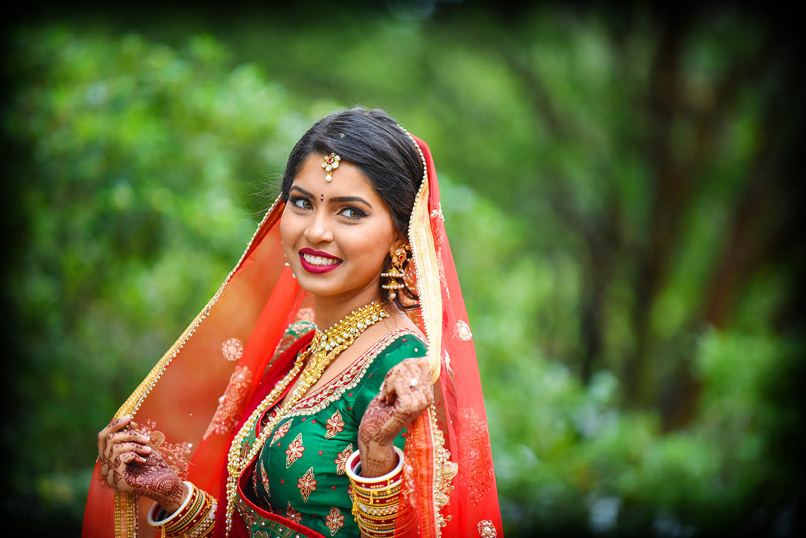 Most Colorful Bride: Hindu Indian Brides always look so beautiful with their colorful mehndi, haar, karn phool, choordiyan and solah shringar.