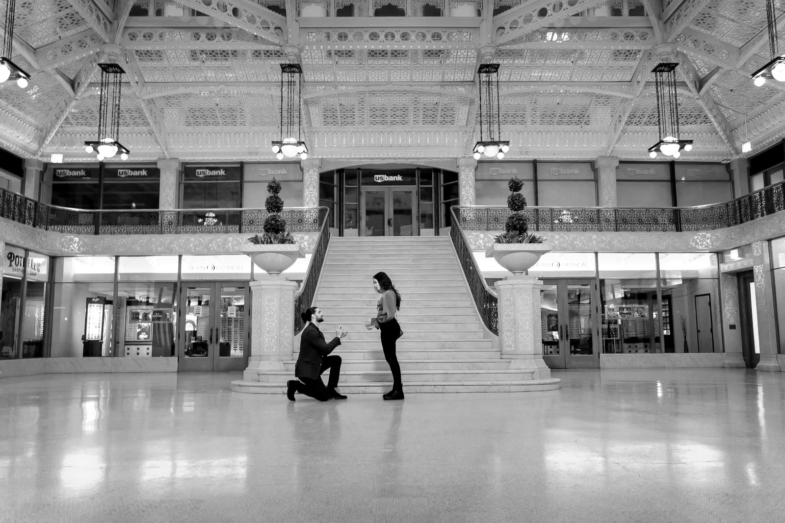 The_Rookery_Chicago_Proposal_Photography04